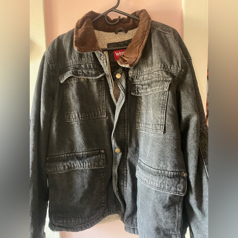 Wrangler Men's Charcoal Jacket with Brown Collar
